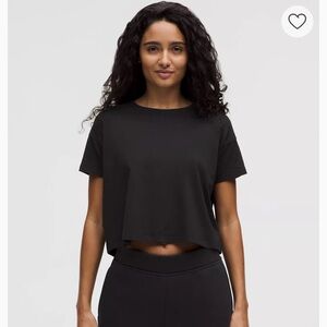 Lululemon Cates Tee size 4 black new with tags